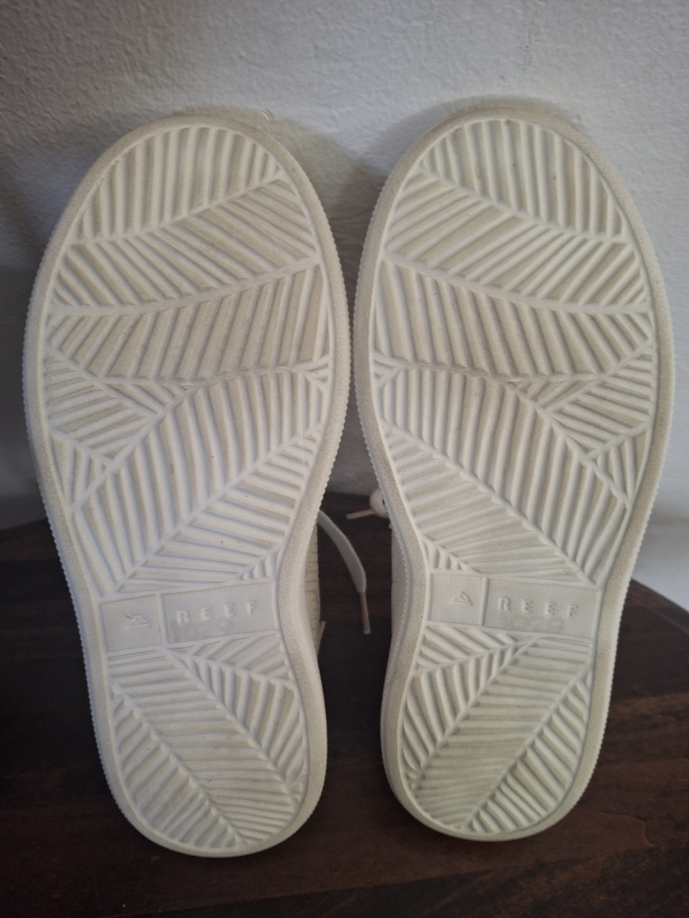 Reef Women's Neptune Sneakers Size 7.5. - Picture 9 of 10